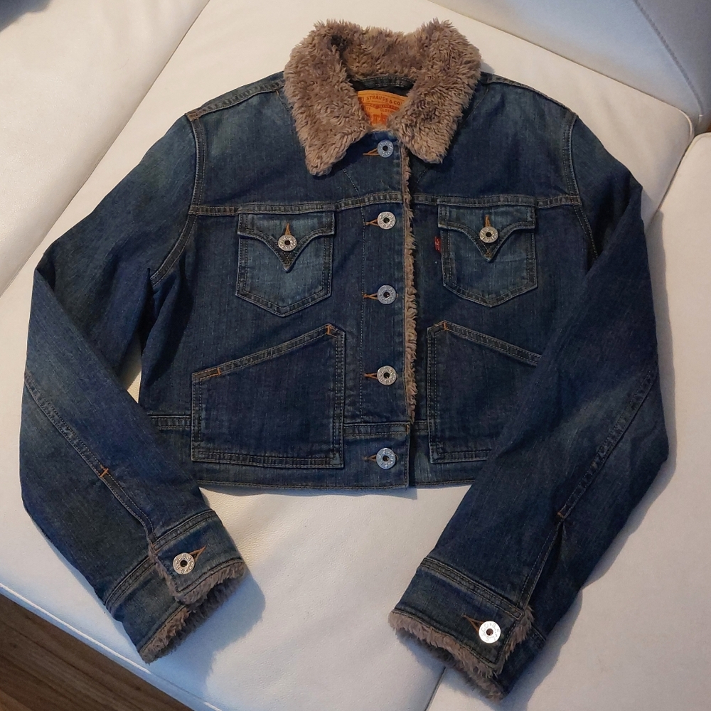 Levi's Denim Jacket with Tan Faux Fur Collar & Cuffs. Size : XL